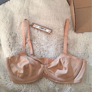 Skims Plunge Bra 32B